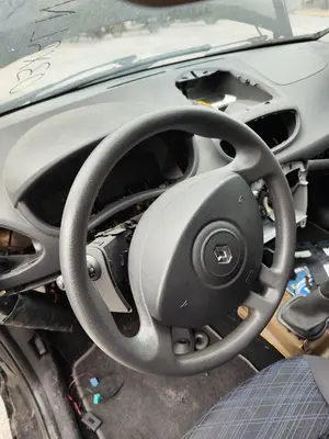 Foto de VOLANTE RENAULT CLIO III 1.2 16V (75 CV / 55 KW)