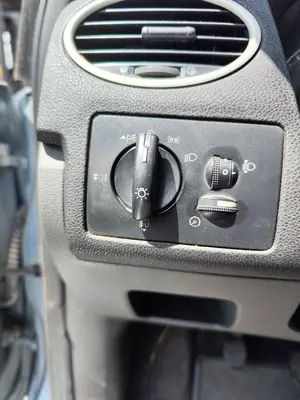Foto de MANDO LUCES FORD FOCUS BERLINA (CAP) 1.6 TDCi CAT (90 CV / 66 KW) referencia 1318961