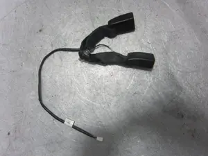 Foto de ENGANCHE CINTURON TRASERO CENTRAL NISSAN MICRA (K14) 0.9 CAT (90 CV / 66 KW) referencia 888435FA0A foto 1