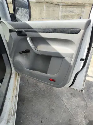 Foto de GUARNECIDO PUERTA DELANTERA DERECHA VOLKSWAGEN CADDY (2K)(02.2004) 1.9 TDI (BSU) (75 CV / 55 KW)