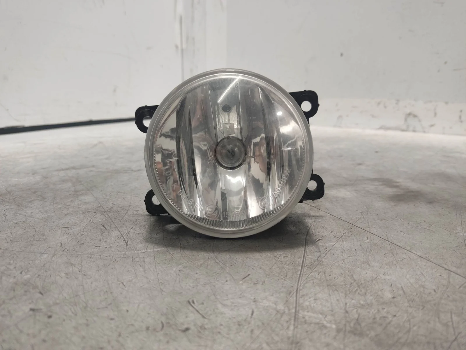 Foto de FARO ANTINIEBLA DERECHO PEUGEOT 208 1.2 12V e-VTi / PureTech (81 CV / 60 KW) referencia A046192