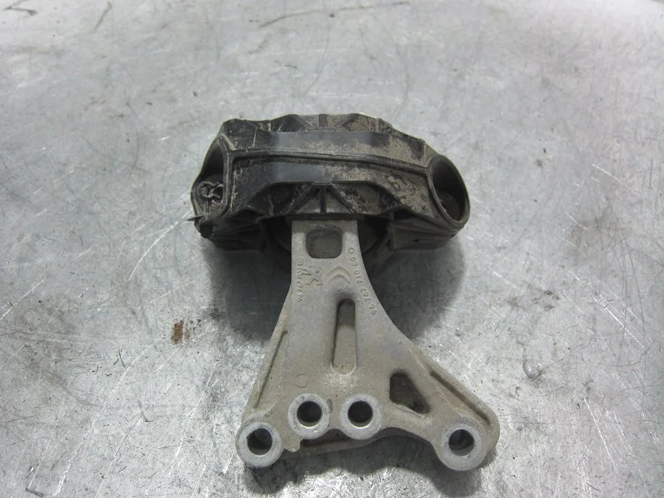 Foto de SOPORTE MOTOR DERECHO PEUGEOT 208 1.2 12V e-VTi / PureTech (81 CV / 60 KW) referencia 9676771080