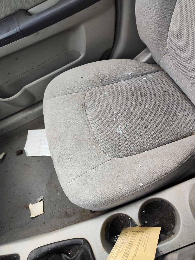 Foto de ASIENTO DELANTERO DERECHO KIA CERATO (LD) 1.5 CRDi (102 CV / 75 KW) referencia 883032F040372