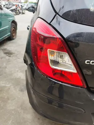 Foto de PILOTO TRASERO IZQUIERDO OPEL CORSA D 1.3 16V CDTI (75 CV / 55 KW) referencia 93190950 foto 3