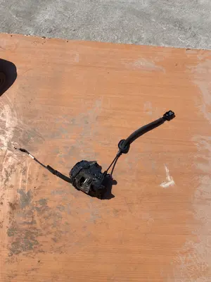 Foto de CERRADURA PUERTA DELANTERA IZQUIERDA RENAULT TWINGO II referencia 825033289R foto 2