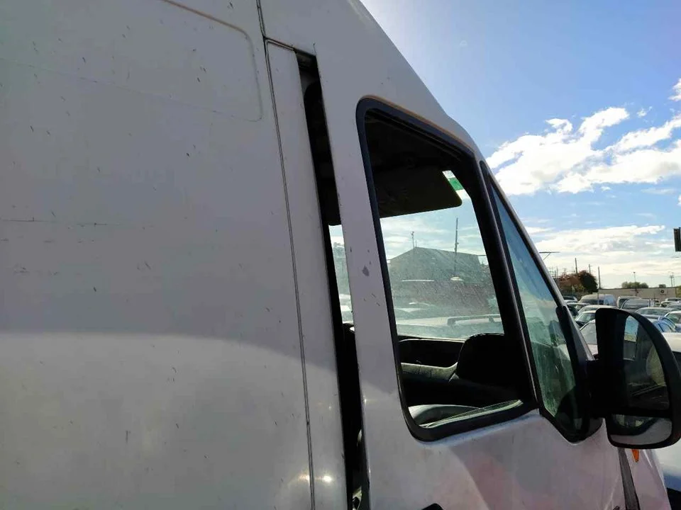 Foto de LUNA DELANTERA DERECHA CITROEN JUMPER FURGÓN GRAN VOLUMEN 2.2 HDI CAT (101 CV / 74 KW)