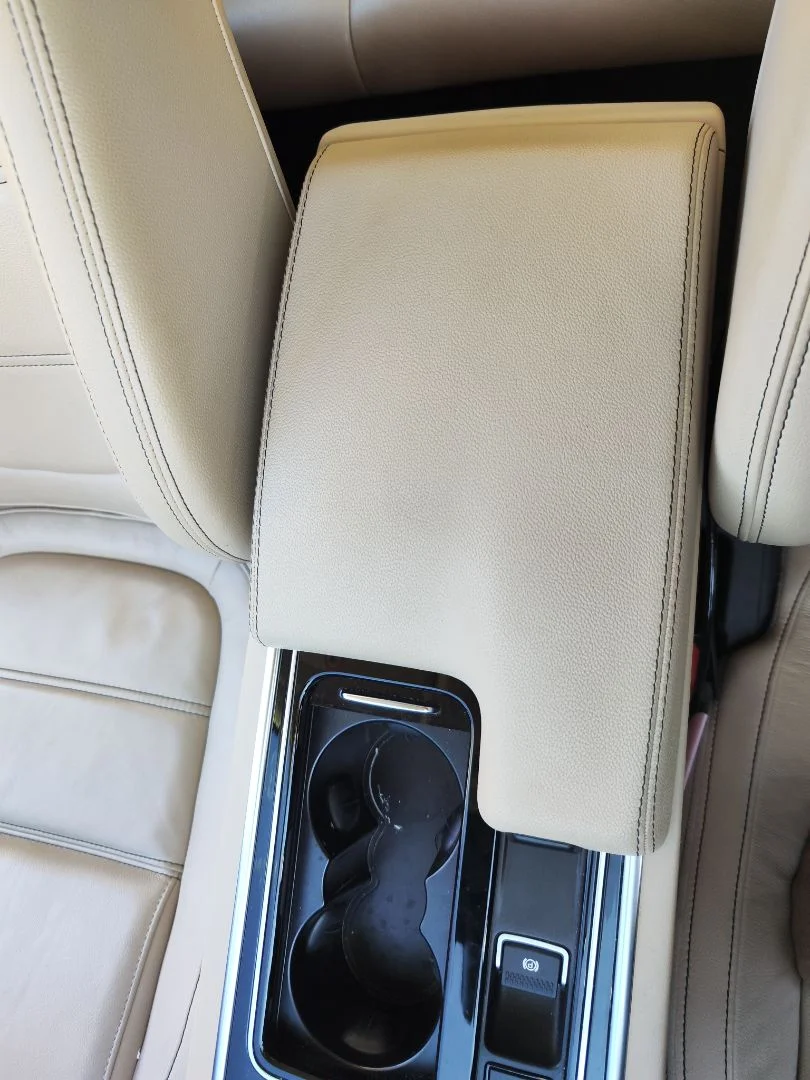 Foto de APOYABRAZOS CENTRAL JAGUAR XE 2.0 Turbo CAT (200 CV / 147 KW)