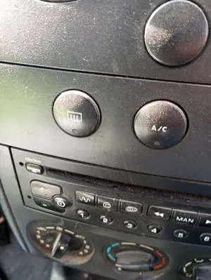Foto de INTERRUPTOR CITROEN BERLINGO 1.9 Diesel (69 CV / 51 KW)