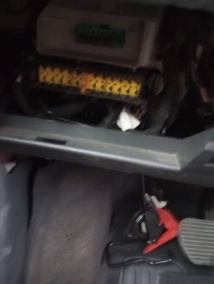 Foto de CAJA RELES / FUSIBLES CITROEN C2 1.4 (73 CV / 54 KW) referencia 6580NG