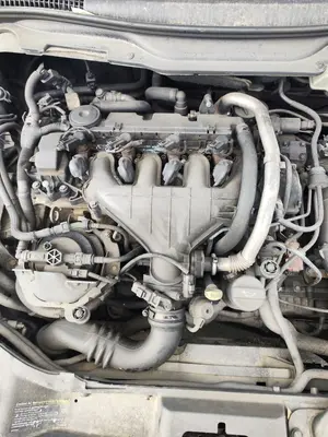 Foto de MOTOR COMPLETO VOLVO V50 FAMILIAR 2.0 Diesel CAT (136 CV / 100 KW) referencia D4204T foto 3