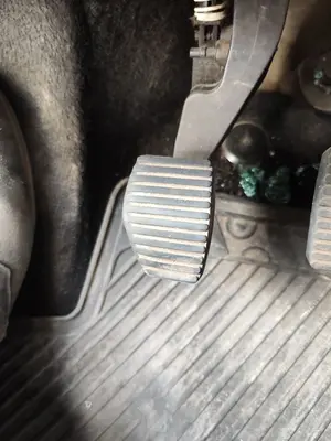 Foto de PEDAL EMBRAGUE CITROEN C4 BERLINA 1.6 16V HDi (90 CV / 66 KW)