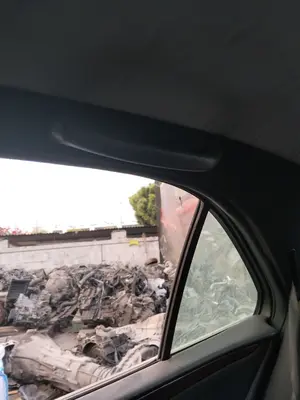 Foto de ASIDERO TECHO TRASERO DERECHO MERCEDES-BENZ CLASE E (BM 210) BERLINA 3.0 Diesel CAT (136 CV / 100 KW) referencia A2108101651 FKZ