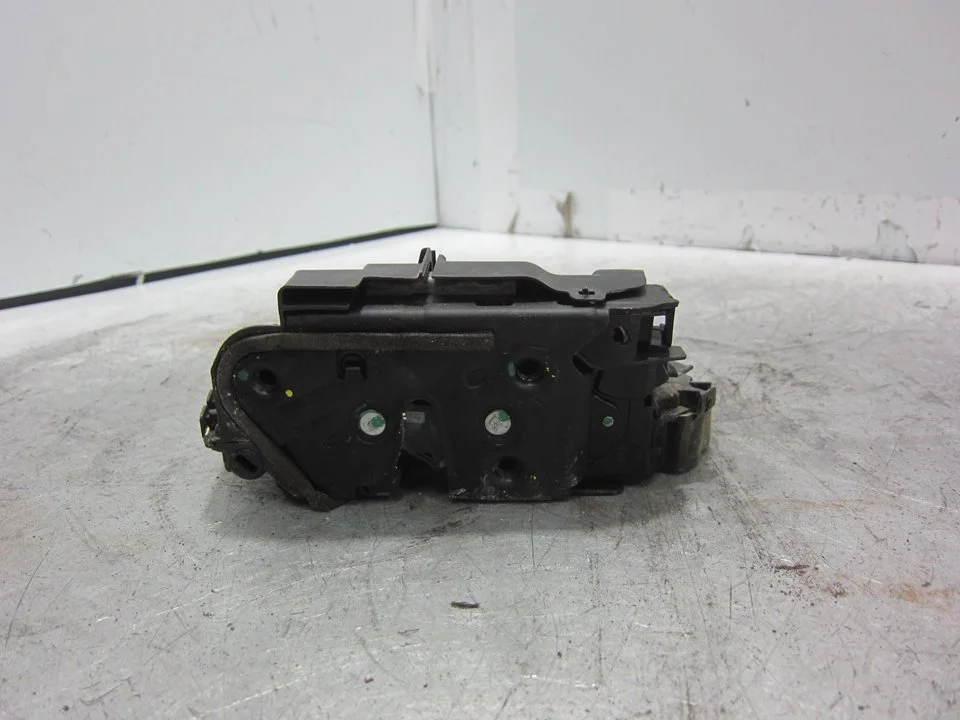 Foto de CERRADURA PUERTA DELANTERA DERECHA VOLKSWAGEN TIGUAN (AD1) 2.0 TDI DPF (239 CV / 176 KW) referencia 5NA839016B