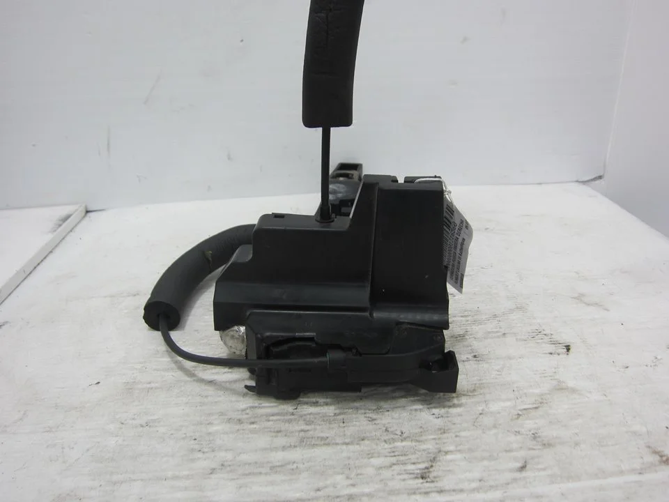 Foto de CERRADURA PUERTA TRASERA DERECHA RENAULT LAGUNA III BERLINA 2.0 dCi Diesel CAT (131 CV / 96 KW) referencia 825000001R