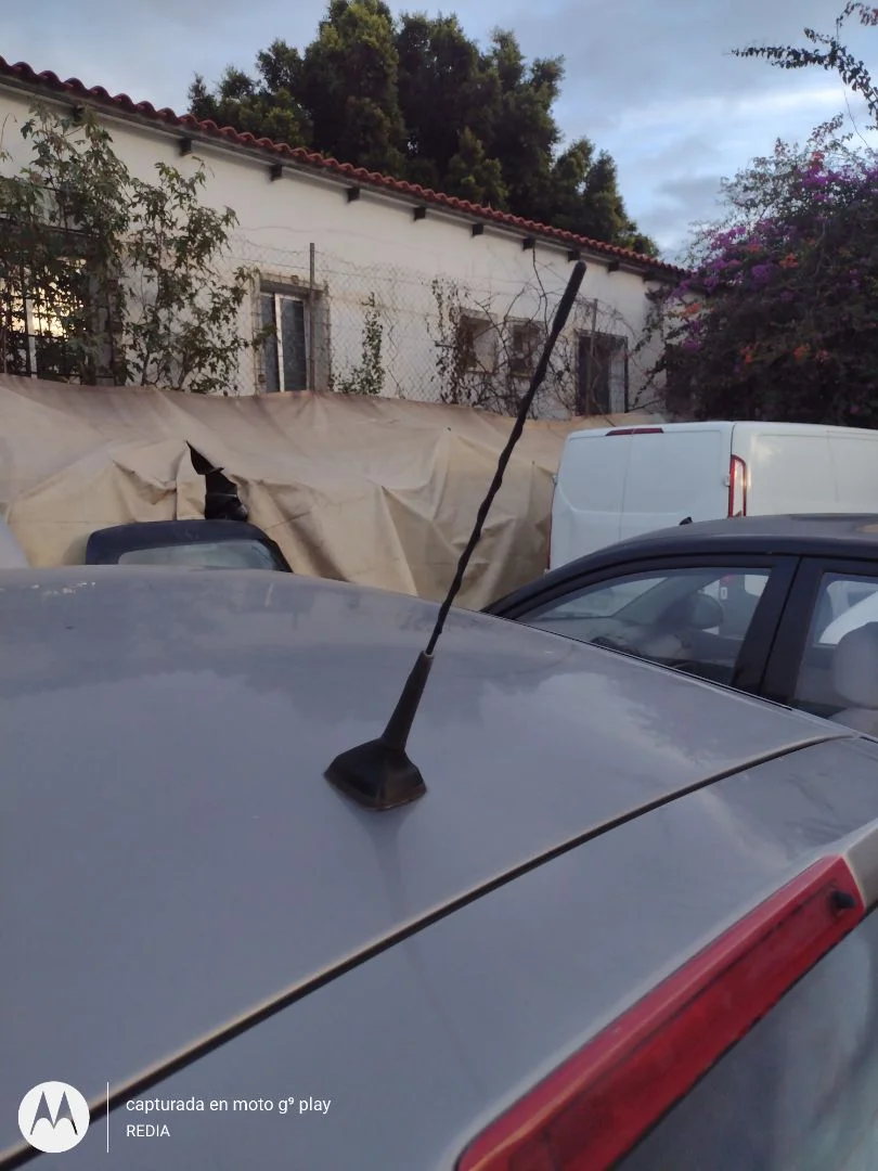 Foto de ANTENA RENAULT CLIO III 1.2 16V (75 CV / 55 KW)