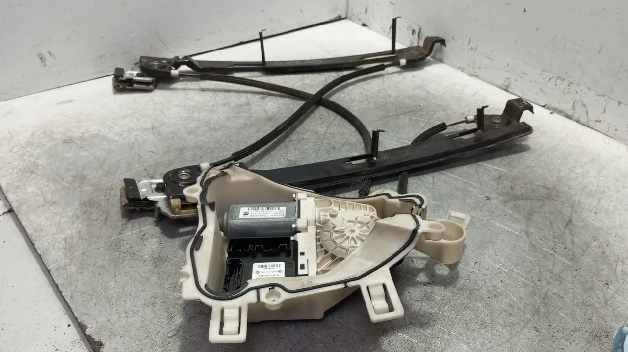 Foto de ELEVALUNAS DELANTERO DERECHO SEAT TOLEDO (5P2) 2.0 TDI (140 CV / 103 KW) referencia 5P0837462