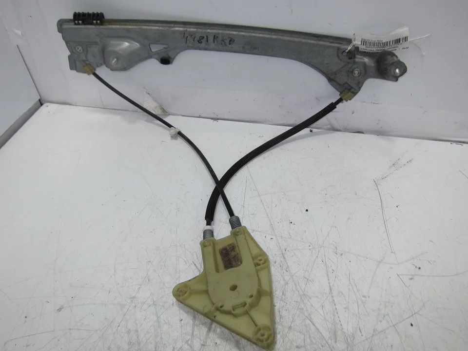 Foto de ELEVALUNAS TRASERO IZQUIERDO RENAULT LAGUNA III BERLINA 2.0 dCi Diesel CAT (131 CV / 96 KW) referencia 827010001R