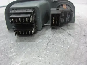 Foto de MANDO ELEVALUNAS DELANTERO IZQUIERDO RENAULT MEGANE I BERL./ BERL. CON PORTÓN (BA0) 1.4 (75 CV / 55 KW) referencia R207730D foto 2