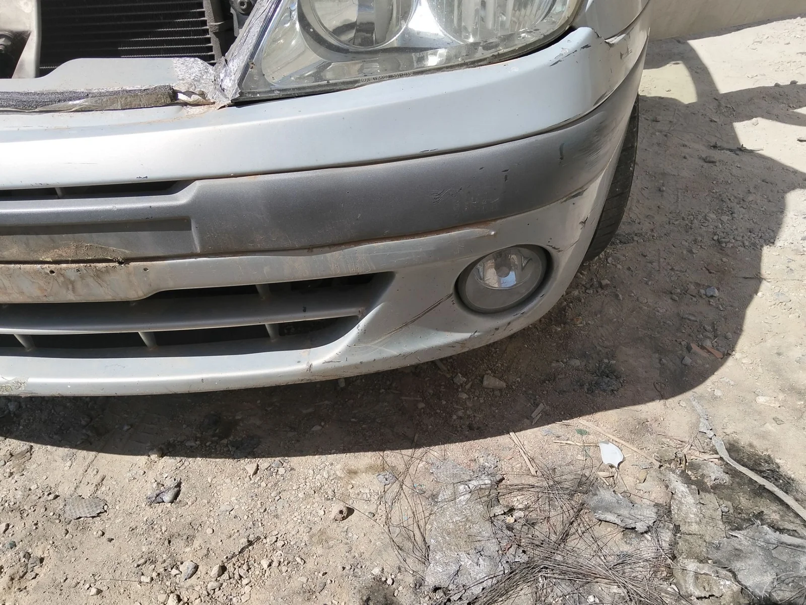 Foto de FARO ANTINIEBLA IZQUIERDO RENAULT SCENIC I (JA...) 1.9 dCi Diesel CAT (102 CV / 75 KW)