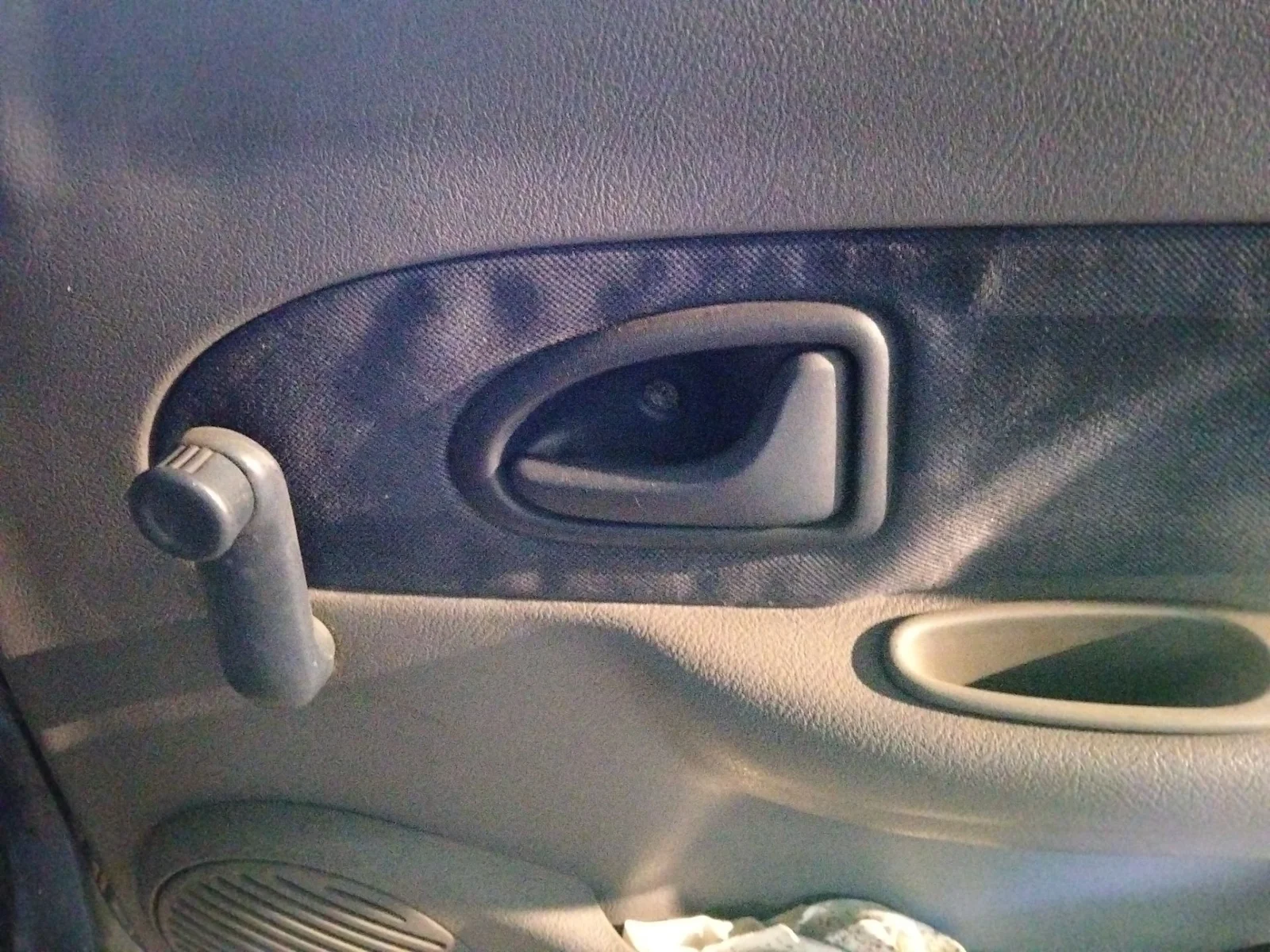 Foto de MANETA INTERIOR TRASERA DERECHA RENAULT CLIO II FASE I (B/CB0) 1.4 16V (98 CV / 72 KW)