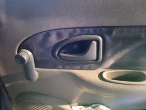 Foto de MANETA INTERIOR TRASERA DERECHA RENAULT CLIO II FASE I (B/CB0) 1.4 16V (98 CV / 72 KW)