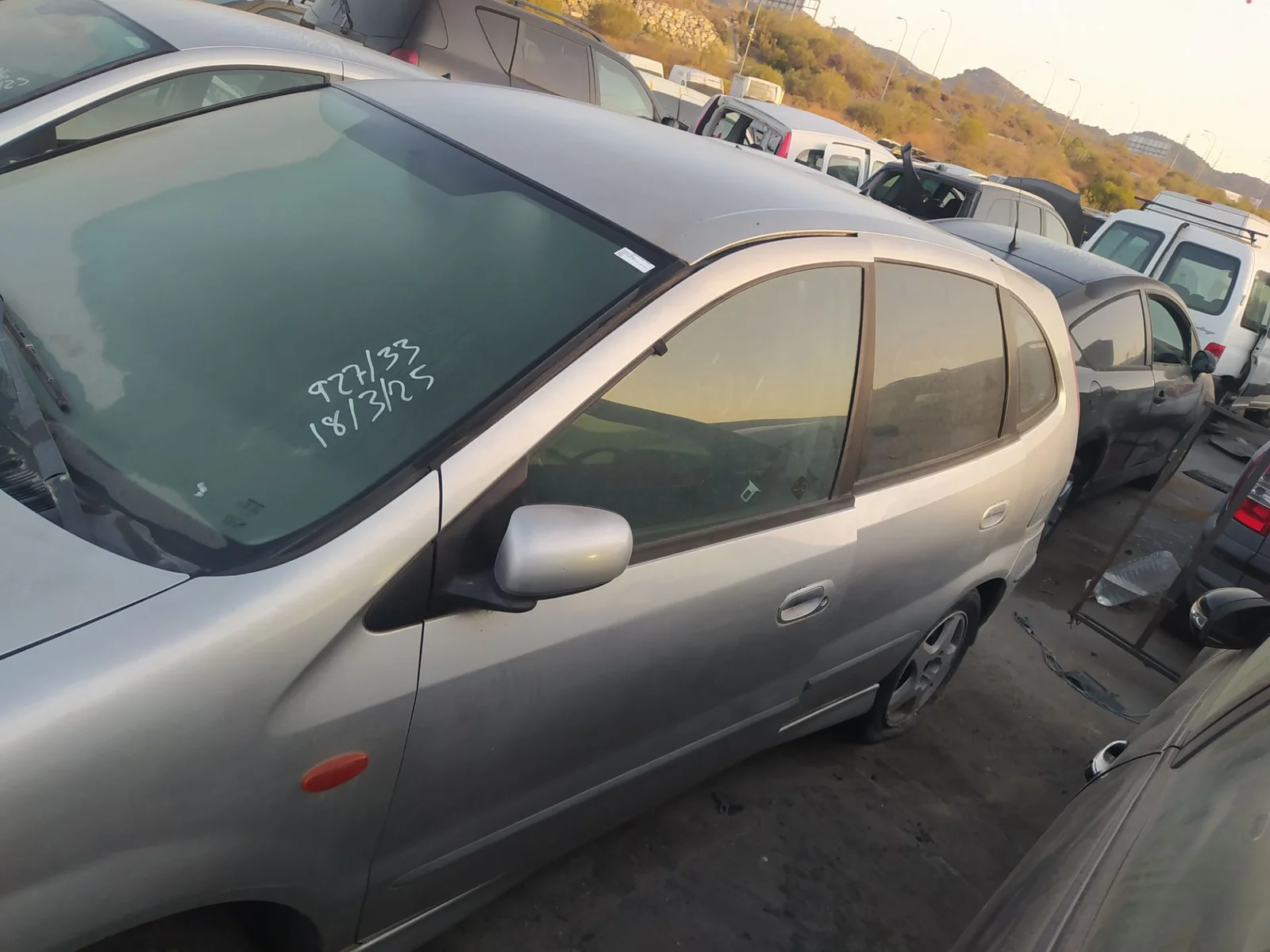 Foto de PUERTA TRASERA IZQUIERDA NISSAN ALMERA TINO (V10M) 2.2 dCi Diesel CAT (112 CV / 82 KW) referencia 821014U130