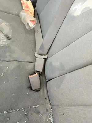 Foto de ENGANCHE CINTURON TRASERO CENTRAL FORD KA (CCU) 1.3 TDCi CAT (75 CV / 55 KW)