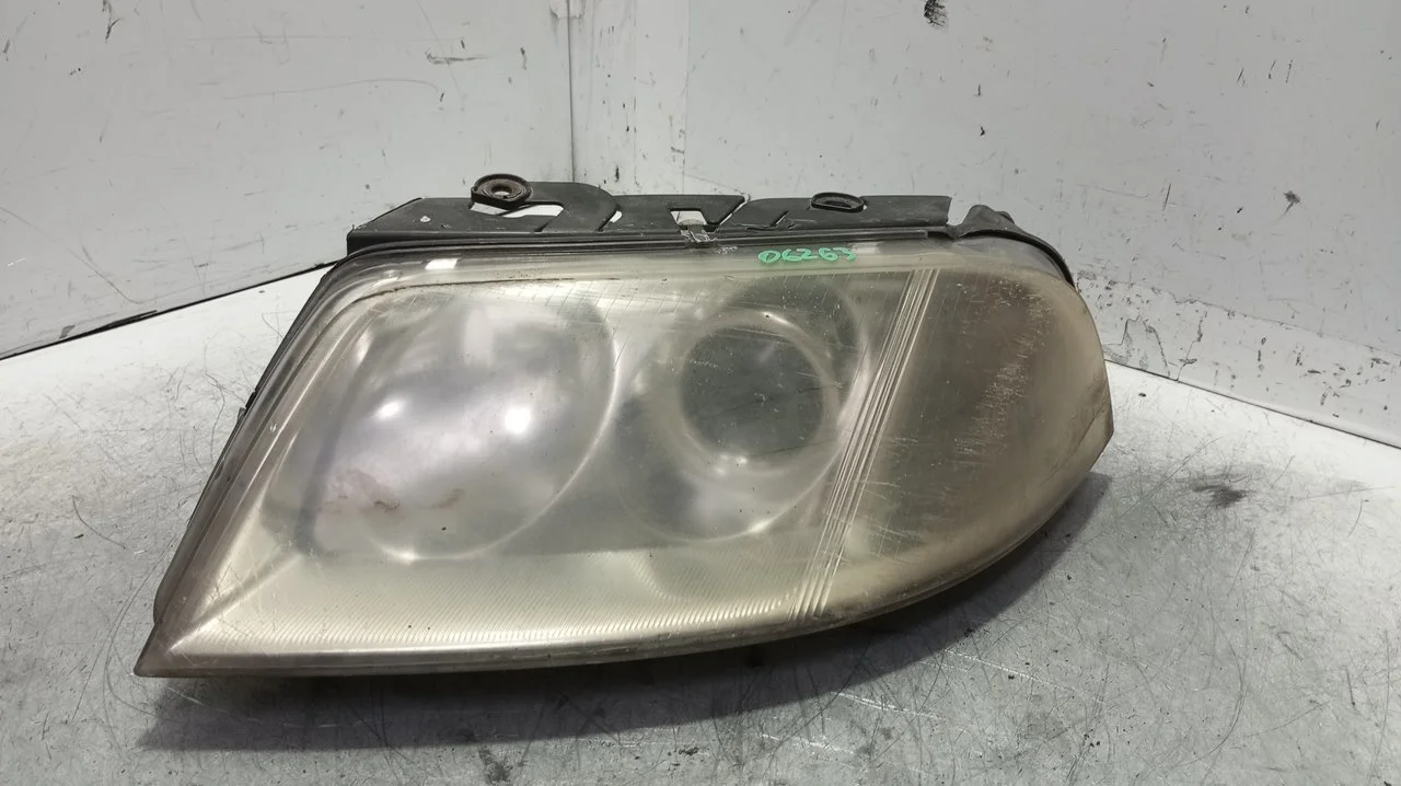 Foto de FARO IZQUIERDO VOLKSWAGEN PASSAT BERLINA (3B3) 1.9 TDI (131 CV / 96 KW) referencia 1EL00835001