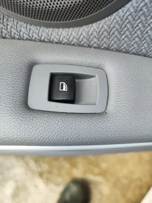 Foto de MANDO ELEVALUNAS DELANTERO IZQUIERDO BMW SERIE 3 BERLINA (E90) 2.0 Turbodiesel CAT (143 CV / 105 KW)