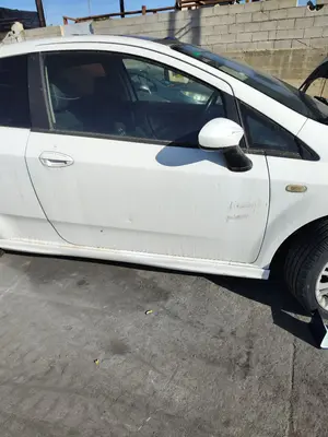Foto de PUERTA DELANTERA DERECHA FIAT GRANDE PUNTO (199) 1.2 CAT (65 CV / 48 KW) referencia 0051846216 foto 3