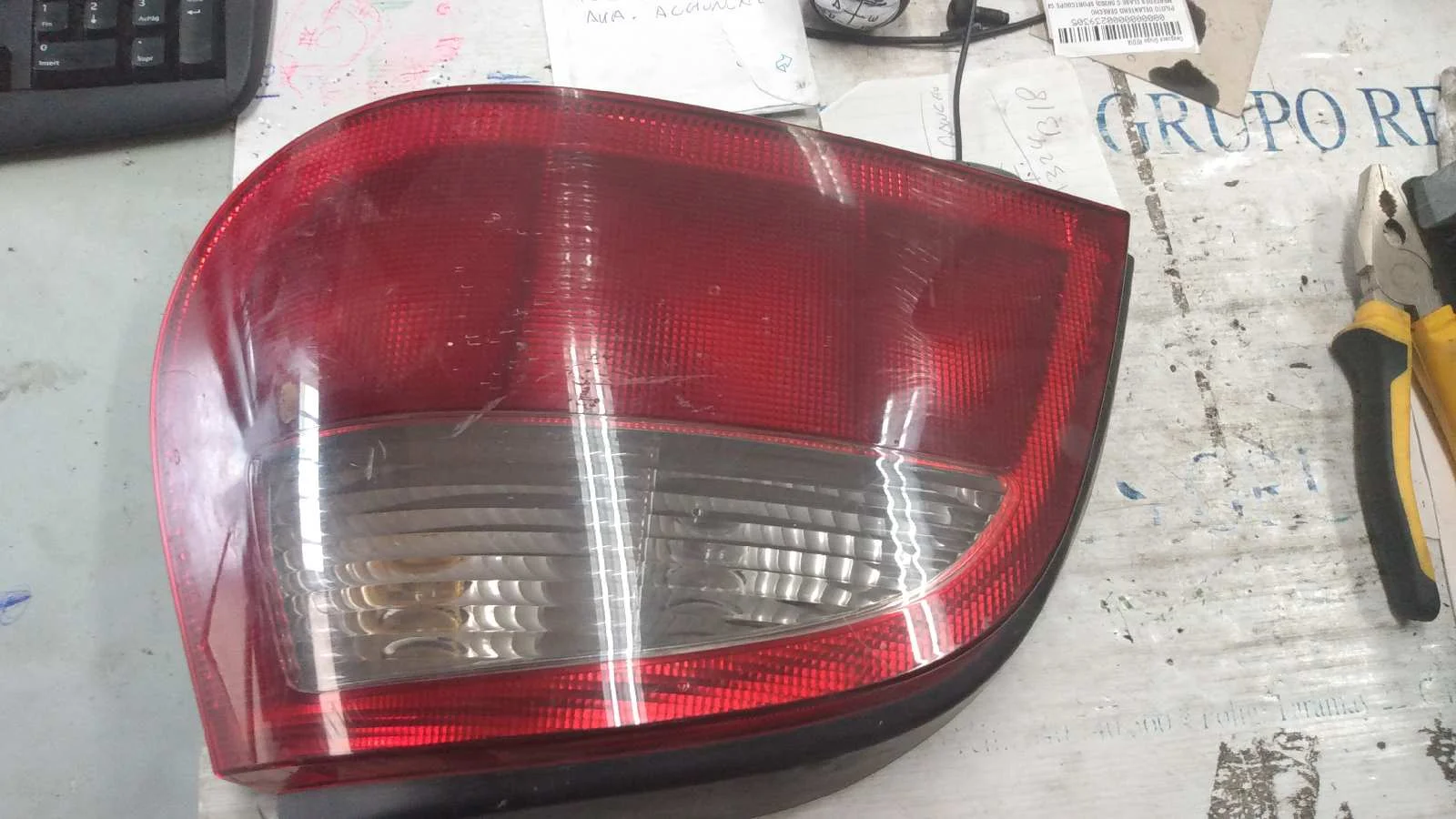 Foto de PILOTO TRASERO IZQUIERDO RENAULT MEGANE I BERL./ BERL. CON PORTÓN (BA0) 1.9 dTi Diesel CAT (98 CV / 72 KW) referencia 7701040648