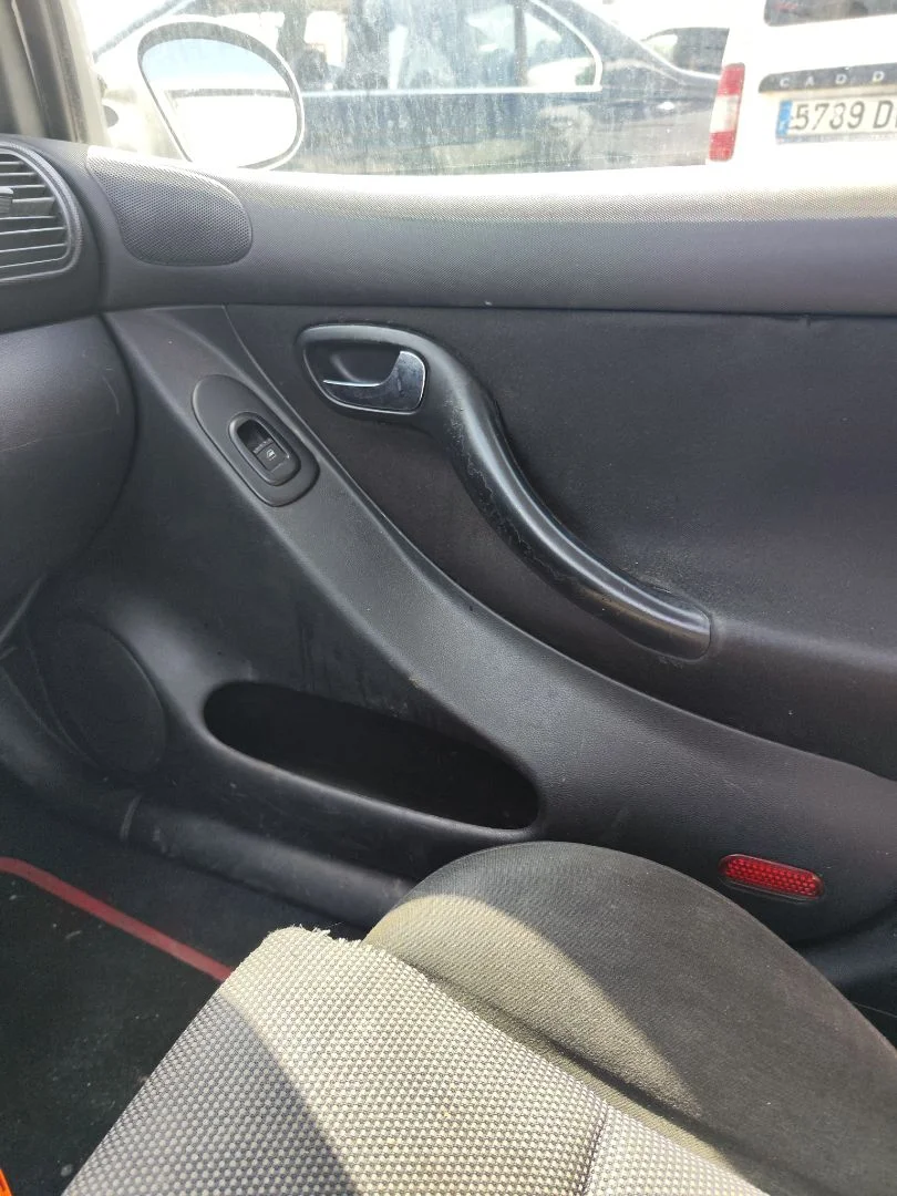 Foto de ELEVALUNAS DELANTERO DERECHO SEAT LEON (1M1) 1.9 TDI (90 CV / 66 KW)