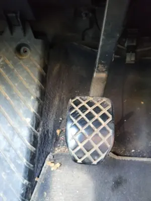 Foto de PEDAL EMBRAGUE AUDI A4 BERLINA (8E) 1.9 TDI (131 CV / 96 KW)