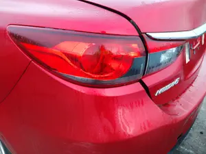 Foto de PILOTO TRASERO IZQUIERDO MAZDA 6 BERLINA (GJ) 2.2 Turbodiesel CAT (175 CV / 129 KW)