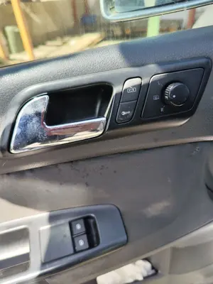 Foto de MANETA INTERIOR DELANTERA IZQUIERDA VOLKSWAGEN POLO IV (9N1) 1.4 16V (75 CV / 55 KW) referencia 6Q1867179R FKZ