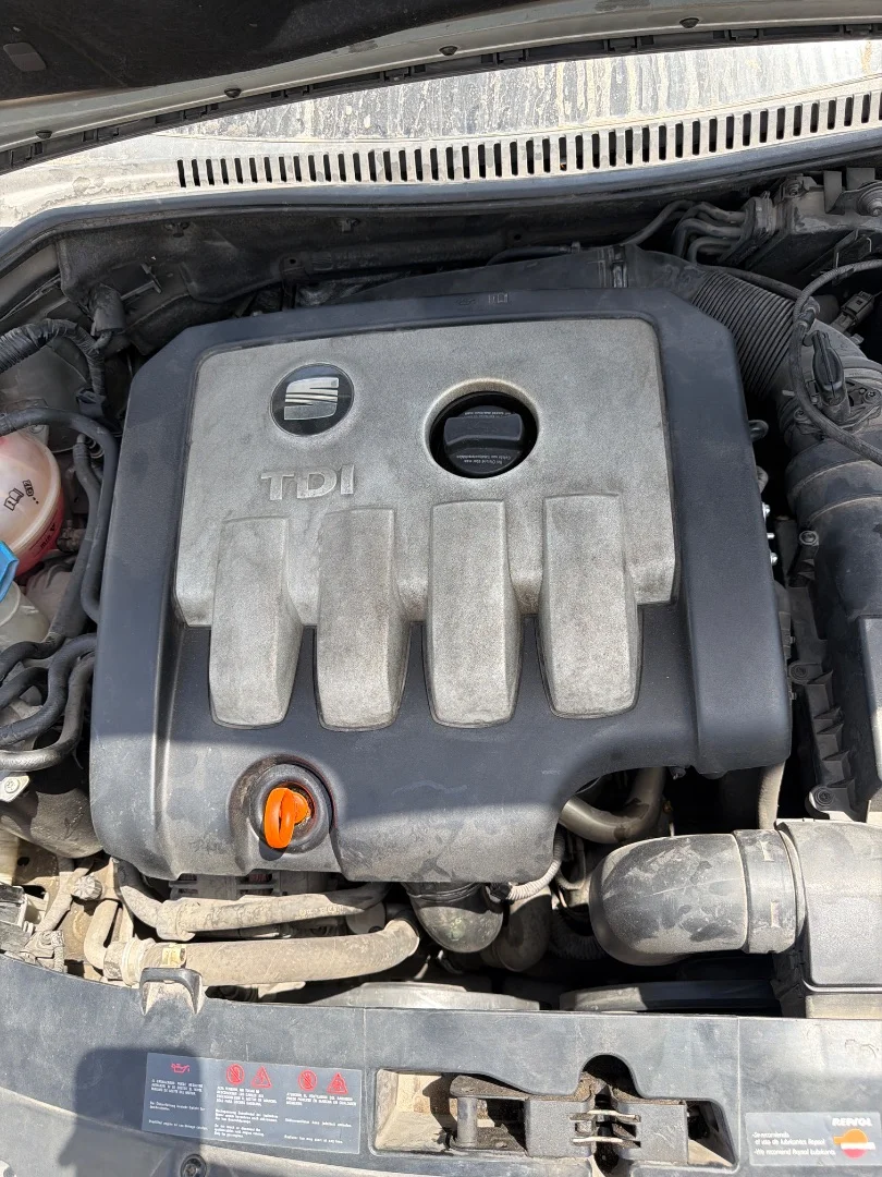 Foto de TAPA MOTOR SEAT LEON (1P1)