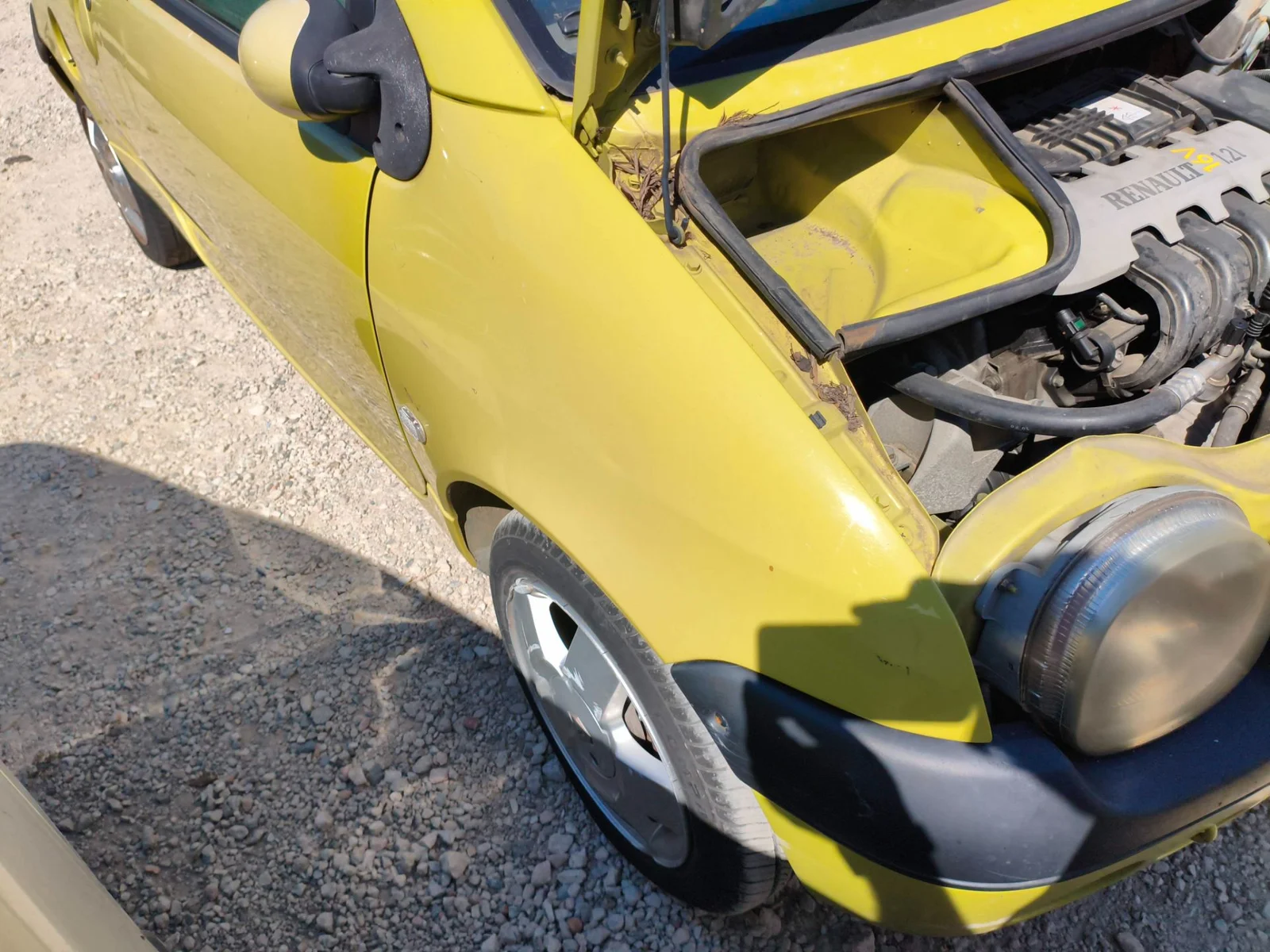 Foto de ALETA DELANTERA DERECHA RENAULT TWINGO I (C06) 1.2 (75 CV / 55 KW) referencia 7782170229