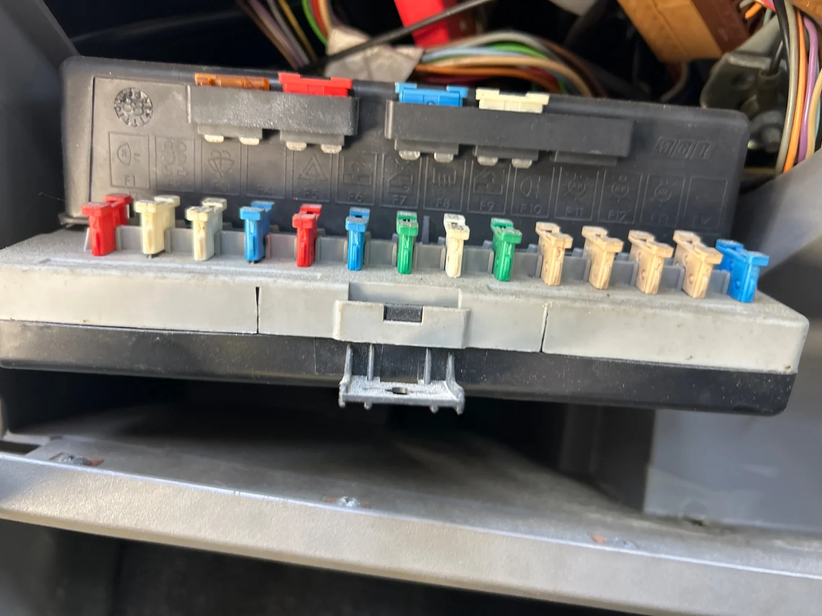 Foto de CAJA RELES / FUSIBLES PEUGEOT 309 1.6 (88 CV / 65 KW)