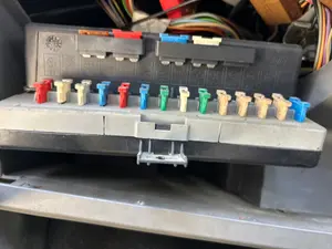 Foto de CAJA RELES / FUSIBLES PEUGEOT 309 1.6  (88 CV / 65 KW)