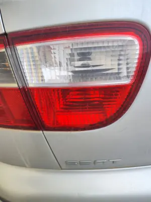 Foto de PILOTO TRASERO IZQUIERDO INTERIOR SEAT LEON (1M1) 1.6  (101 CV / 74 KW)