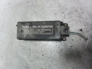 Foto de CAJA RELES / FUSIBLES CHRYSLER VOYAGER (RG) 2.4 CAT (147 CV / 108 KW) referencia 04868093AAA foto 2