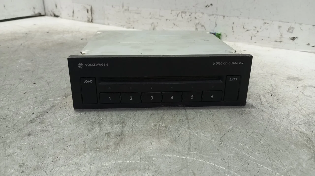 Foto de SISTEMA AUDIO / RADIO CD VOLKSWAGEN PASSAT VARIANT (3B5) 1.9 TDI (116 CV / 85 KW) referencia 3B7035110