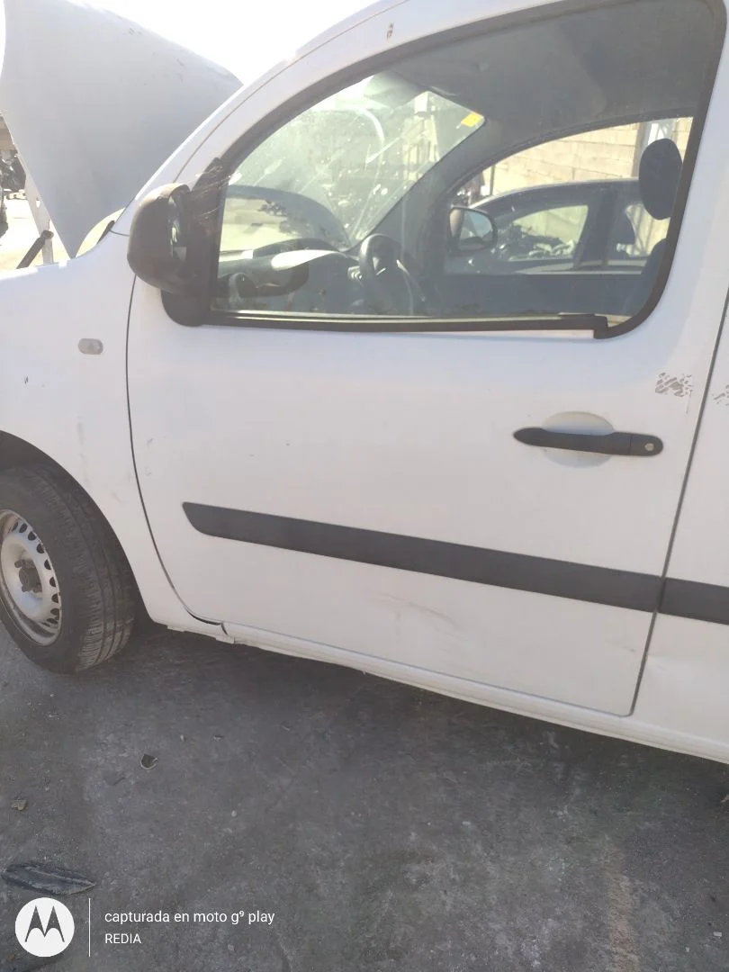 Foto de PUERTA DELANTERA IZQUIERDA RENAULT KANGOO II (F/KW0) 1.5 dCi Diesel FAP (90 CV / 66 KW)