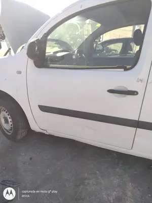 Foto de PUERTA DELANTERA IZQUIERDA RENAULT KANGOO II (F/KW0) 1.5 dCi Diesel FAP (90 CV / 66 KW)