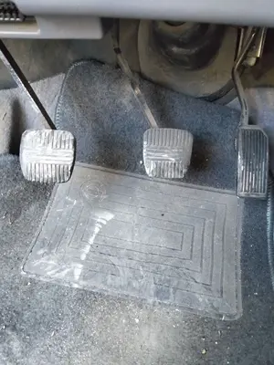 Foto de PEDAL FRENO NISSAN ALMERA TINO (V10M) 1.8 16V CAT (114 CV / 84 KW)