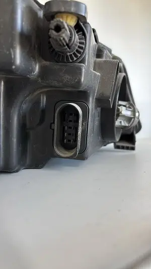 Foto de FARO IZQUIERDO VOLKSWAGEN POLO V (6R1) referencia 6R1941015E foto 4