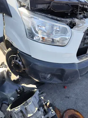Foto de PARAGOLPES DELANTERO FORD TRANSIT CHASIS CABINA (TTG) 2.0 TDCi CAT (170 CV / 125 KW) foto 3