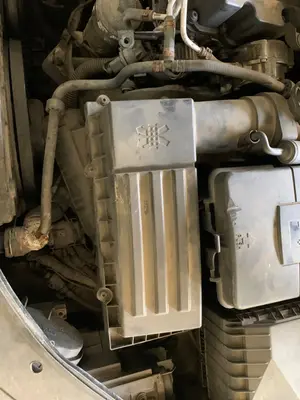 Foto de CAJA FILTRO AIRE VOLKSWAGEN PASSAT VARIANT (3C5) 2.0 TDI (140 CV / 103 KW)