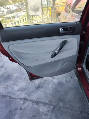 Foto de GUARNECIDO PUERTA TRASERA IZQUIERDA VOLKSWAGEN PASSAT BERLINA (3B2) 1.9 TDI (110 CV / 81 KW) referencia 3B5867211ABFKZ