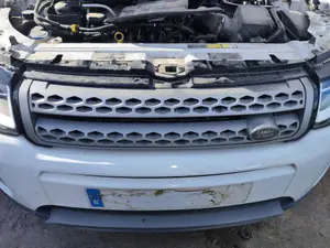 Foto de REJILLA DELANTERA LAND ROVER RANGE ROVER EVOQUE 2.0 Td4 CAT (150 CV / 110 KW)